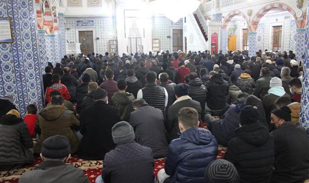 Mübarek Gece Yeni Camii’nde İdrak Edildi